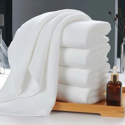 Luxe witte kleur 100% katoenen handdoek hotel gebruik aangepast logo